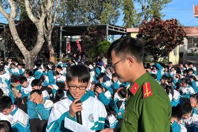 📢 TUYÊN TRUYỀN PHÁP LUẬT – TRAO TẶNG THẺ BẢO HIỂM Y TẾ CHO HỌC SINH CÓ HOÀN CẢNH KHÓ KHĂN 📢